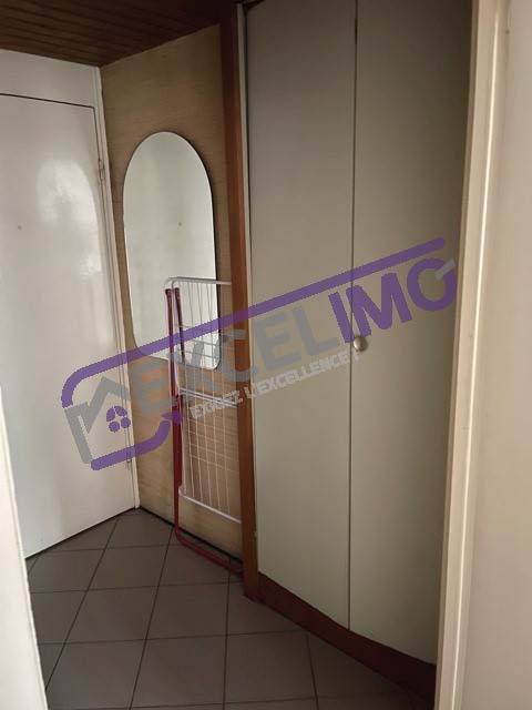 Studio meublé 26.67m² à louer à la Krutenau possédant une entrée avec placard