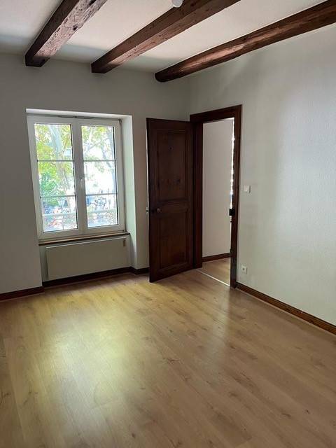 Krutenau 2 Pieces 32m² Charme Authentique avec Poutres Apparentes