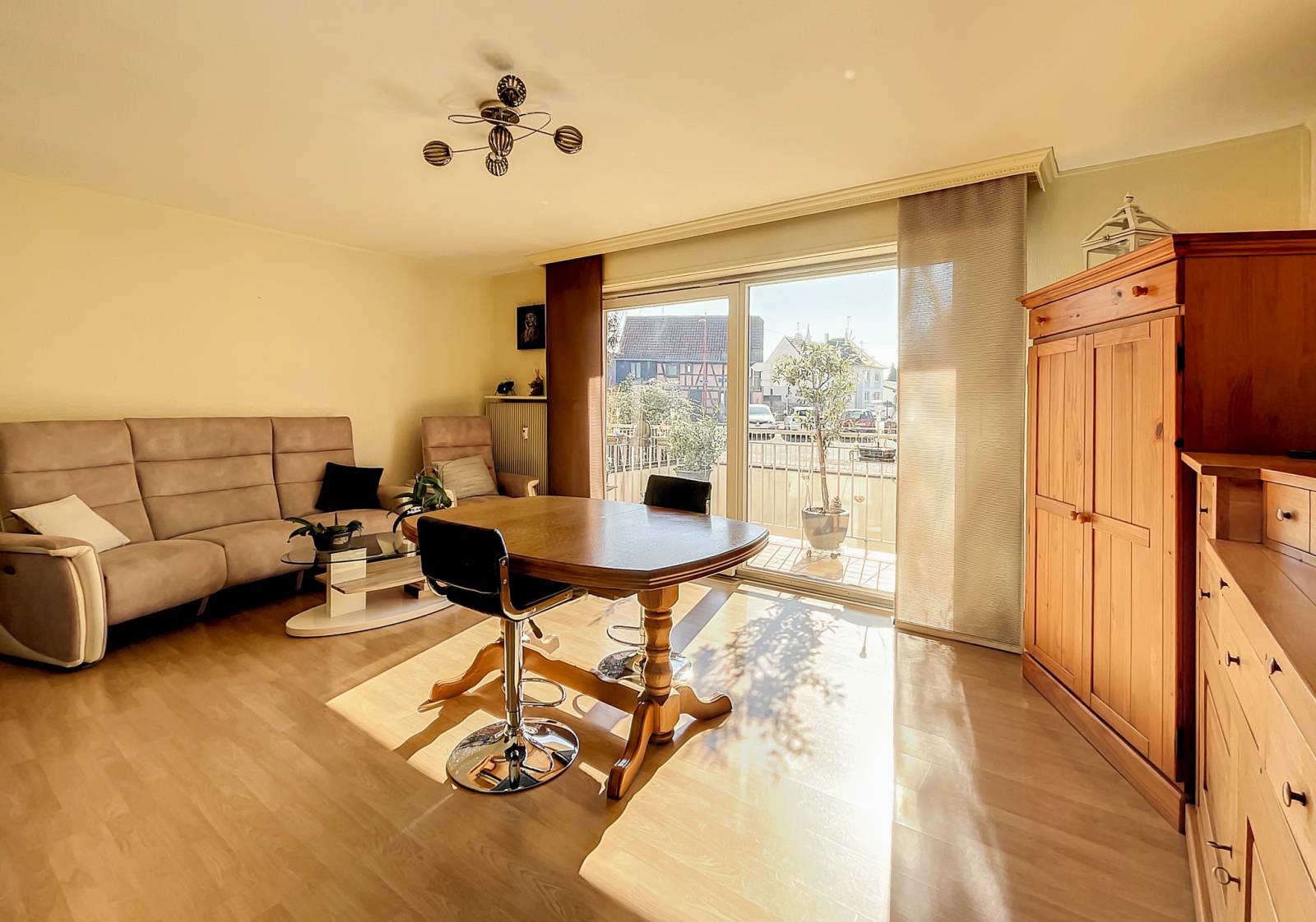 Séjour ouvert sur le balcon