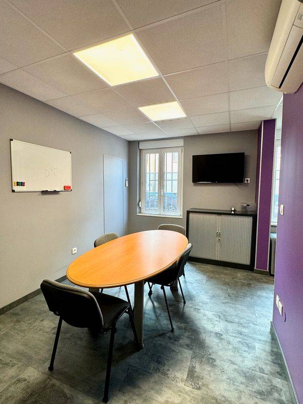 A LOUER LOCAL COMMERCIAL AVEC VITRINES 65 m2 à SCHILTIGHEIM