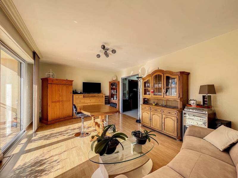 Séjour lumineux dans un bel appartement à Lingolsheim