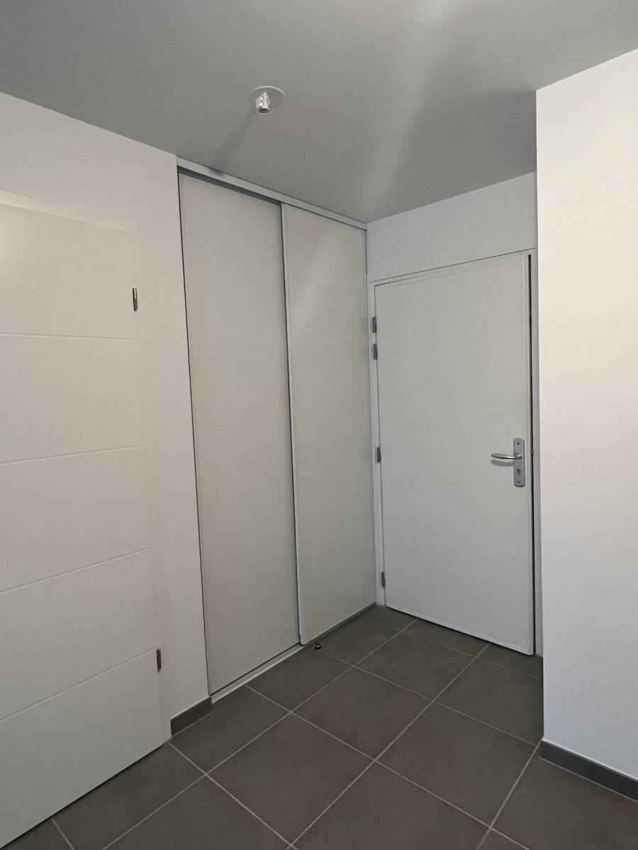 Appartement avec placard à l'entrée à Schiltigheim