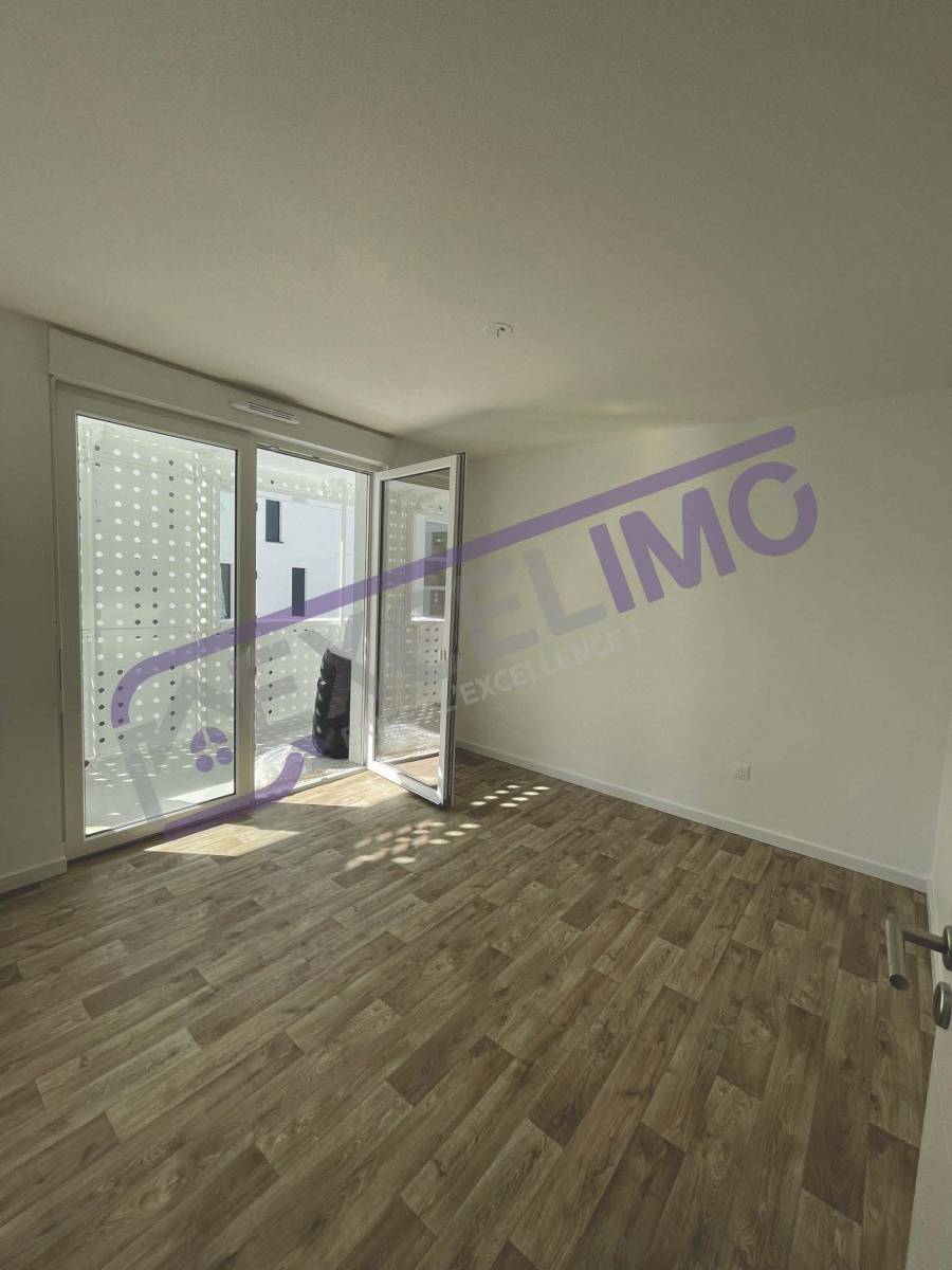 Appartement 3 pièces 50 m² à louer à Illkirch-Graffenstaden avec une grande chambre avec balcon