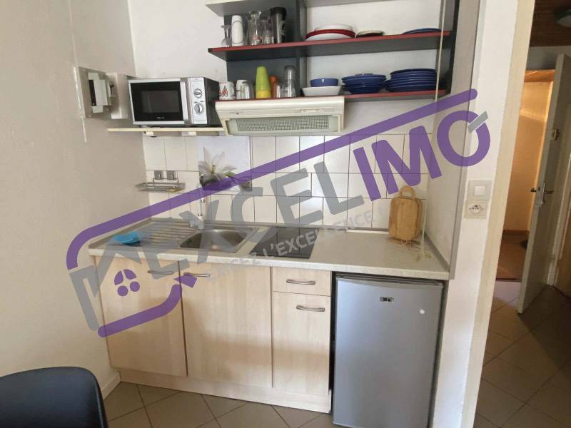 Studio meublé 26.67m² à louer à la Krutenau avec une kitchenette équipée 