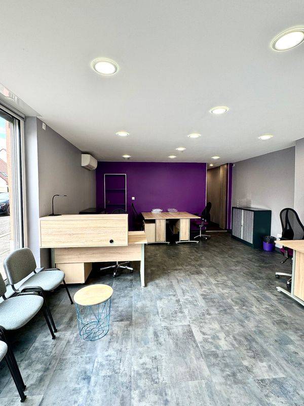 A LOUER LOCAL COMMERCIAL AVEC VITRINES 65 m2 à SCHILTIGHEIM