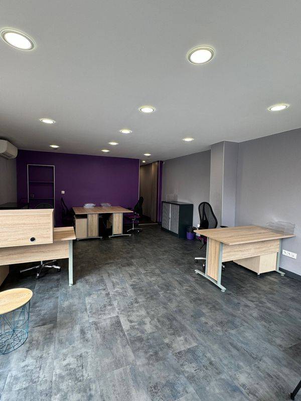 A LOUER LOCAL COMMERCIAL AVEC VITRINES 65 m2 à SCHILTIGHEIM