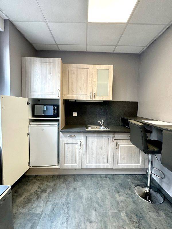 A LOUER LOCAL COMMERCIAL AVEC VITRINES 65 m2 à SCHILTIGHEIM