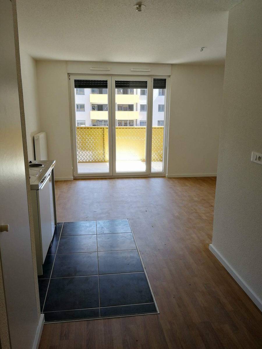 Grand Studio avec balcon Station de tram Émile Mathis